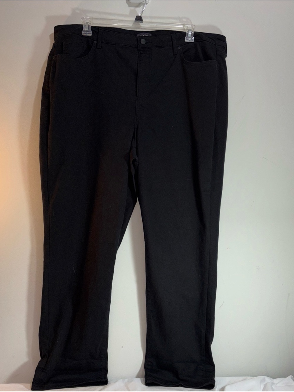 NYDJ Women’s  Black Straight-Leg Pants. J-27